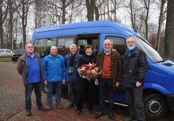 Henk Berends zwaait af als chauffeur buurtbus