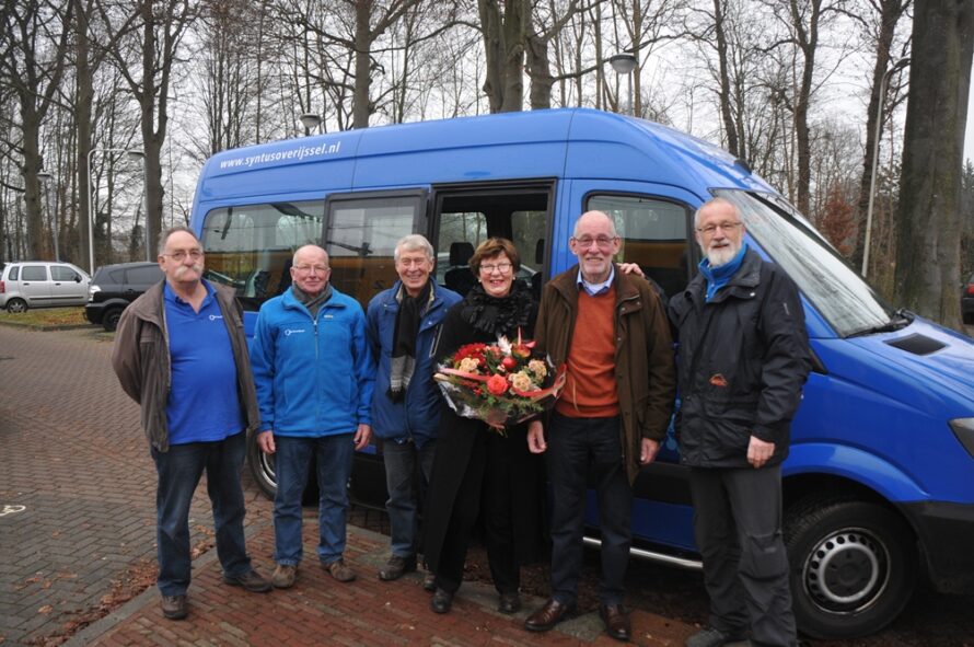 Henk Berends zwaait af als chauffeur buurtbus