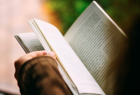 Voorleesuurtje in bibliotheek