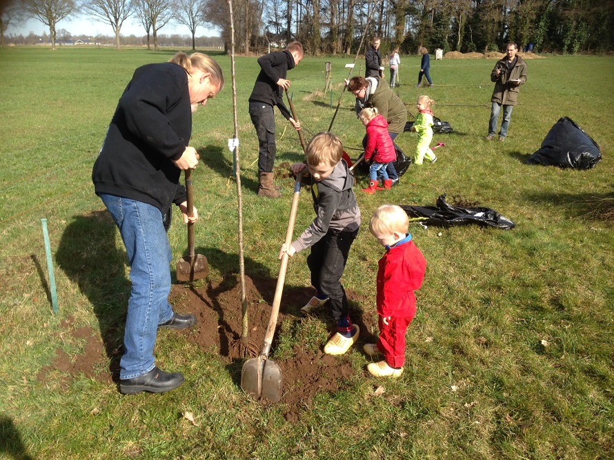 Eerste aanplant voor oerbos fam. Neimeijer