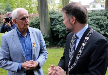 Heino valt in de ‘prijzen’ bij lintjesregen in Raalte