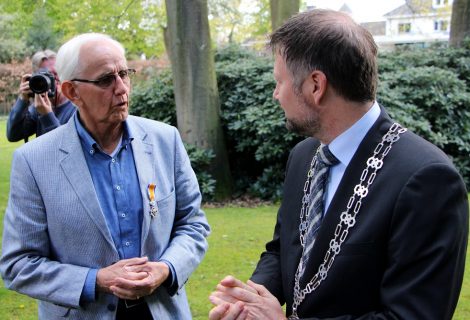 Heino valt in de ‘prijzen’ bij lintjesregen in Raalte