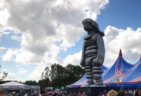 10 meter hoog sculptuur van Lowlands naar Kasteel Het Nijenhuis