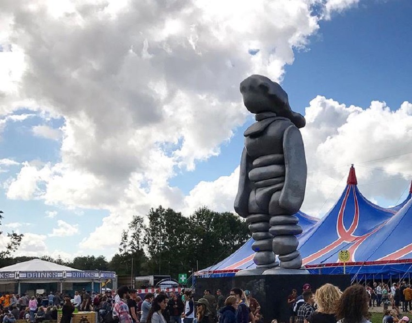 10 meter hoog sculptuur van Lowlands naar Kasteel Het Nijenhuis