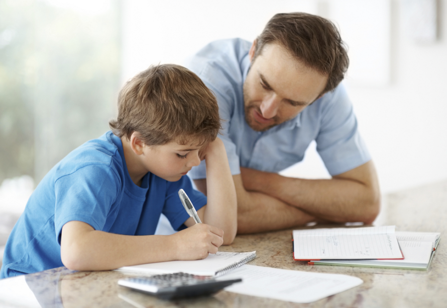 Onderwijsbegeleiding voor kinderen van ouders met een smalle beurs