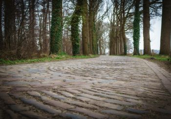 Nieuwe Omloop van Salland voert fietsers deels over klinkerwegen