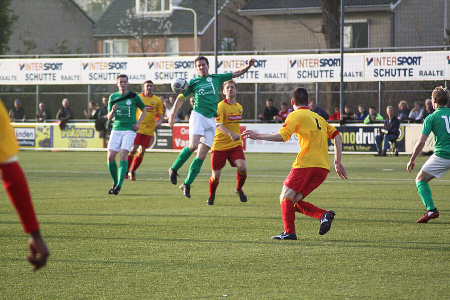 Voetbalkraker van gemeente Raalte eindigt in remise