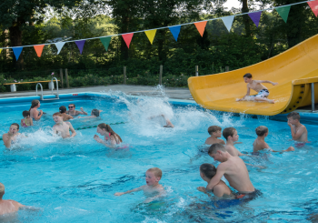 Dauwzwemmen en Zwemvierdaagse bij zwembad De Tippe