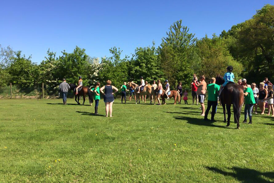 Ponyritjes op terrein van Camping Heino