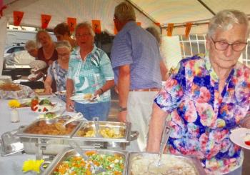 Bewoners de Haere staan stil bij eerste lustrum buurtfeest