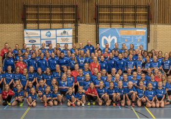 Kleding- en sponsorpresentatie bij AH van de Worp HHZD