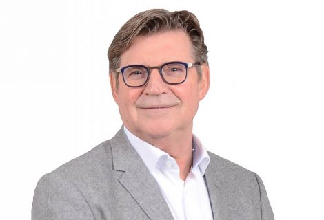 Bert Terlouw draagt gemeenteraadszetel D66 Raalte over aan Peter Moorman