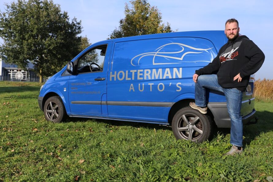 Hugo Holterman opent deuren nieuw autobedrijf