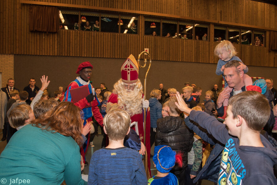 Sinterklaas komt aan in Sporthal Hoogerheyne