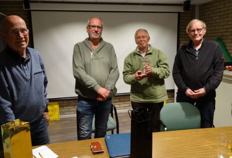 Verrassende winnaar Alfons Slag trofee videoclub Zoom Out