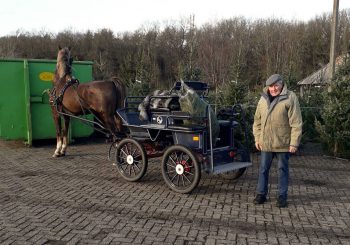 Met paard en koets naar Heino voor een kerstboom