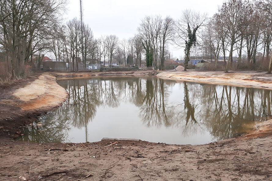 Bergingsvijver bij Kiezebos wordt flink onder handen genomen