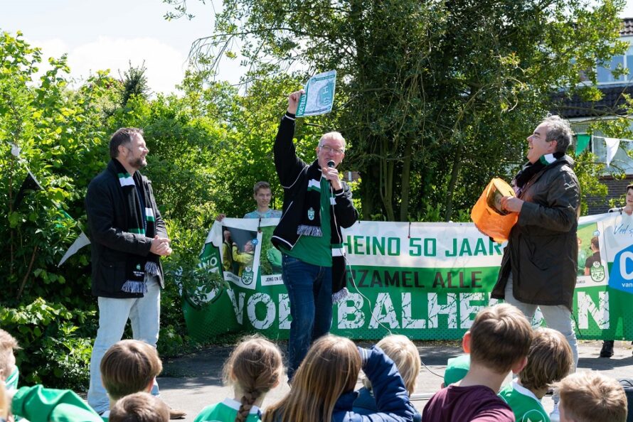 Jubileumjaar vv Heino van start met de Panini-actie