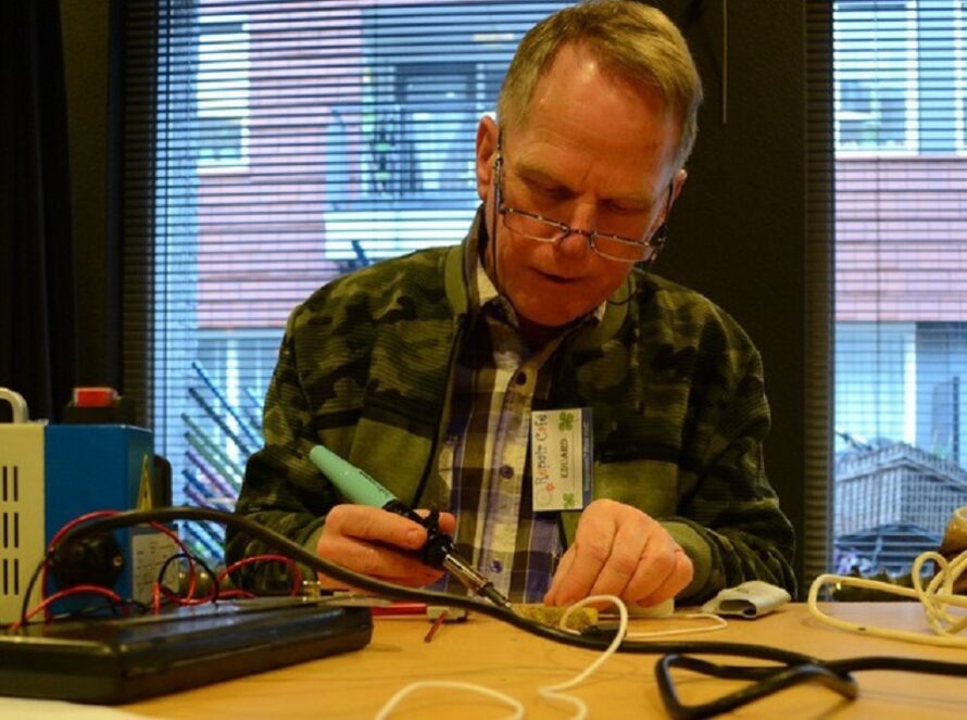 Laat je kapotte apparatuur repareren in het Repaircafé