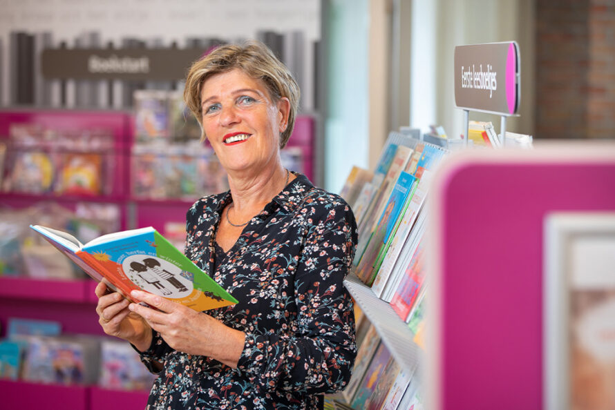 Boekenverkoop bij Bibliotheek