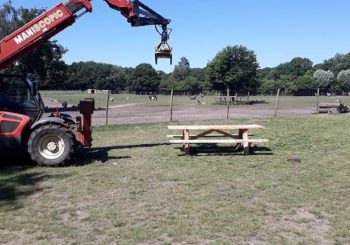 Drie nieuwe picknicktafels voor Landgoed ’t Rozendeal