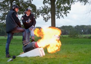 Stichting Heino’s Feest organiseert Carbidschietmiddag