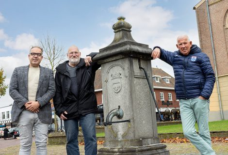 Water uit de Leugenpompe en spelende kinderen in het centrum