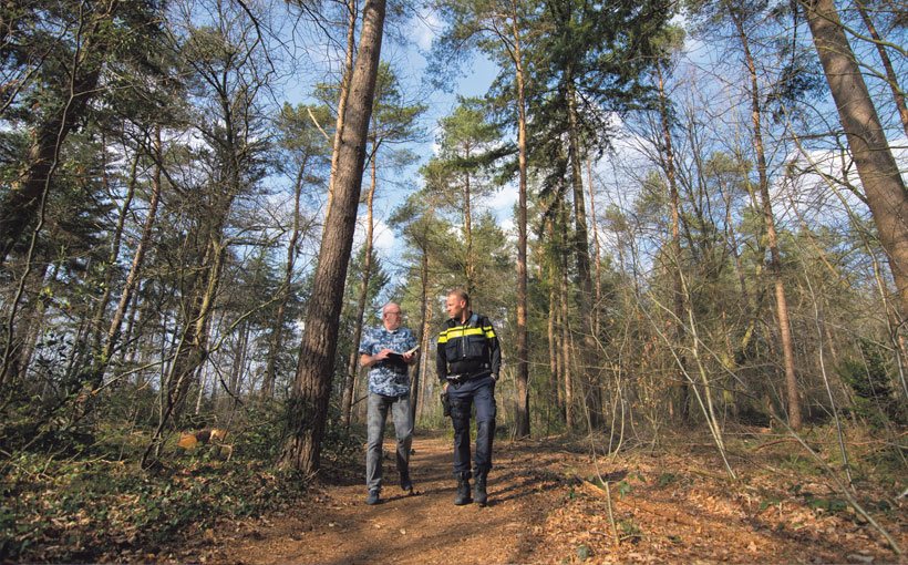 Op stap met de wijkagent: zichtbaar zijn, informeren en signaleren