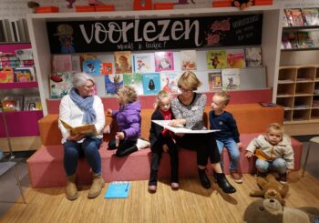 Voorleesuurtje in de Bibliotheek in Heino