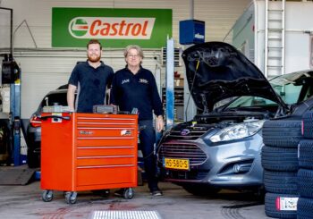 Garagebedrijf nu gerund door vader Jan en zoon Jay