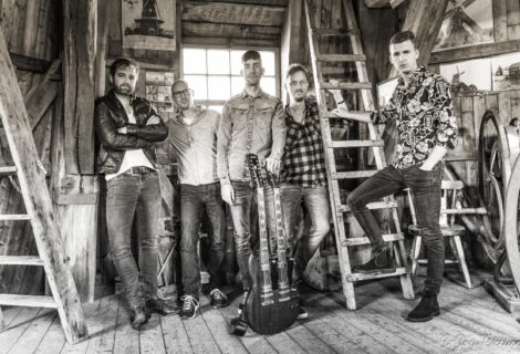 Led Zeppelin tributeband Kashmir speelt in Heino