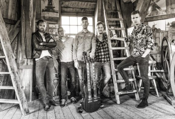 Led Zeppelin tributeband Kashmir speelt in Heino