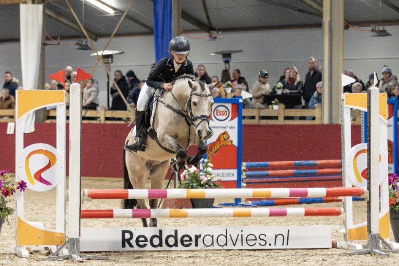 Sanne Antonissen schittert op NK Indoorkampioenschappen