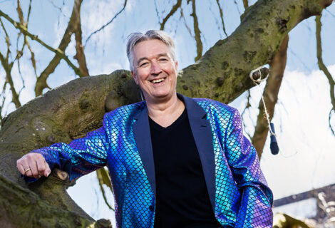 “Het is toch mooi dat ik kan helpen  door een beetje dom te lullen?”