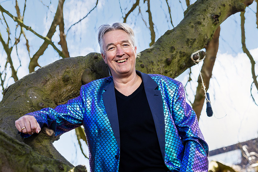 “Het is toch mooi dat ik kan helpen  door een beetje dom te lullen?”