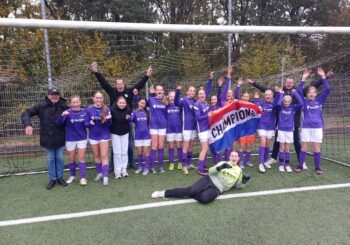 Dames JO15 van combinatie VCHW/Heino zijn kampioen