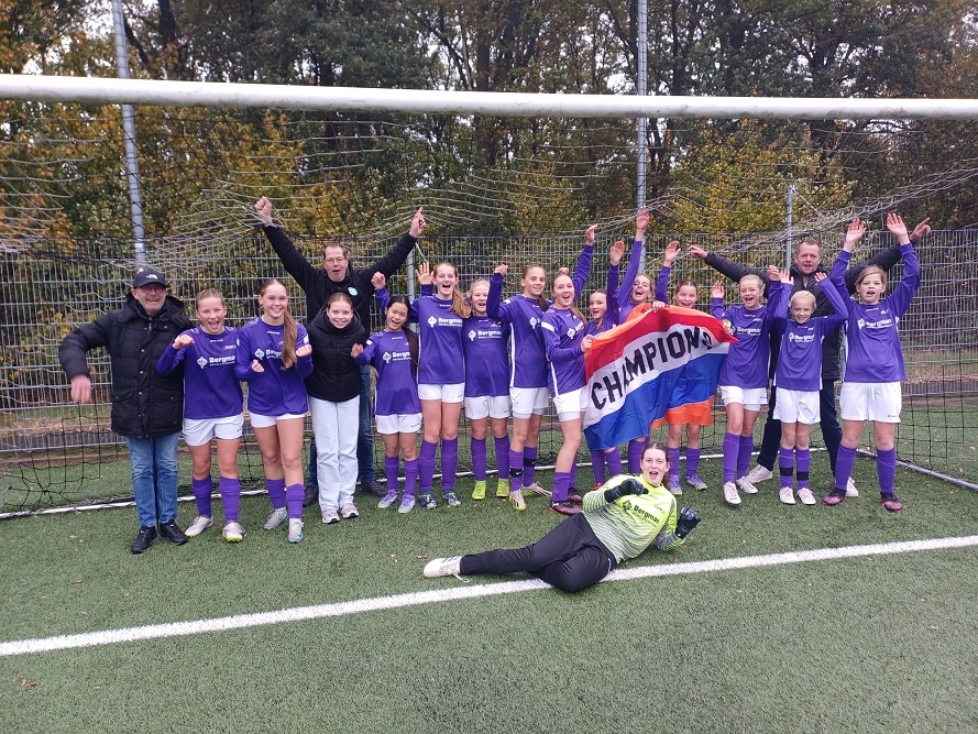 Dames JO15 van combinatie VCHW/Heino zijn kampioen